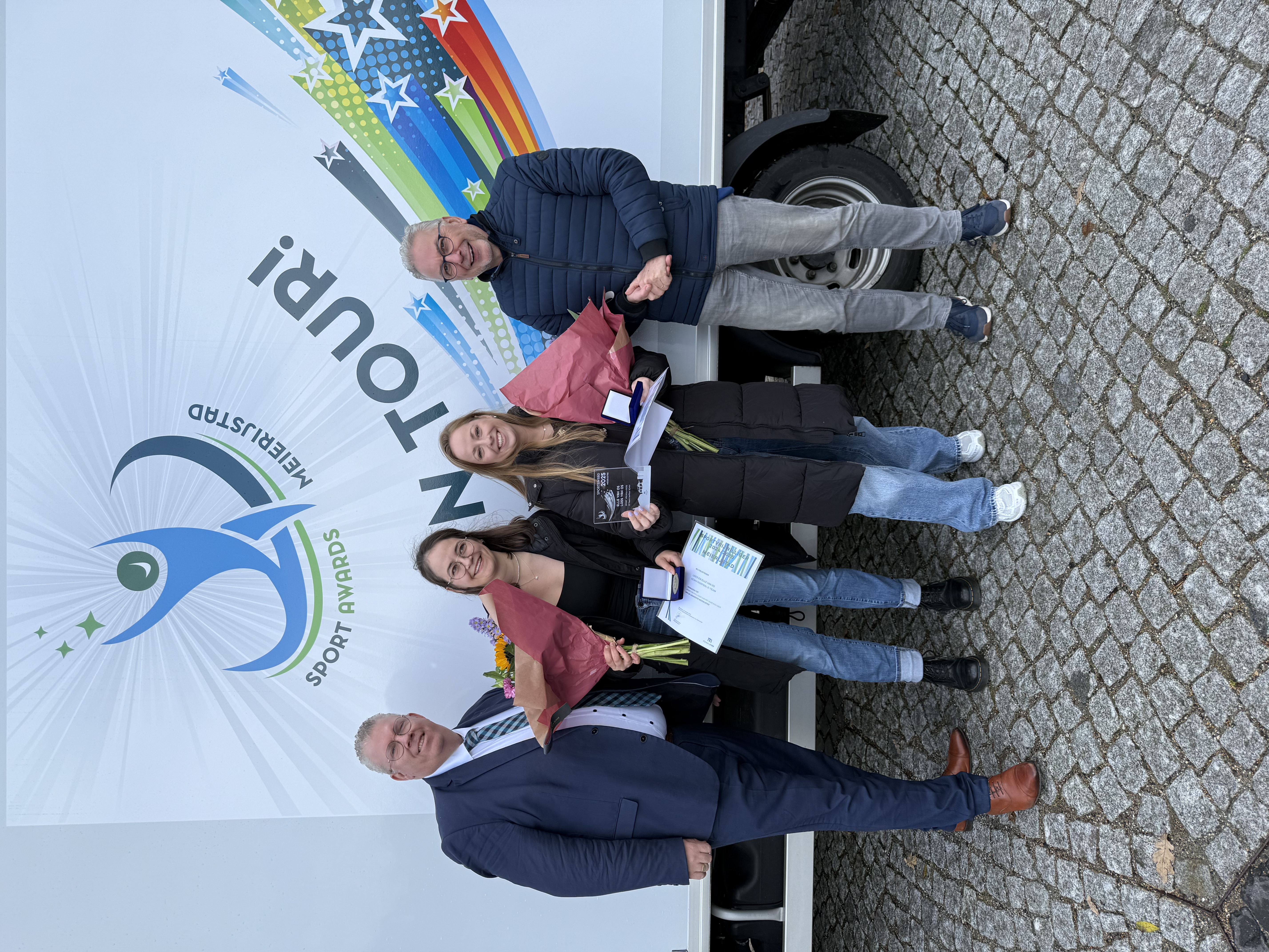 Publieksprijs winnaars volwassenen_Loes van Os_Elle van Os_ Korfbal G_team_SCMH.jpeg